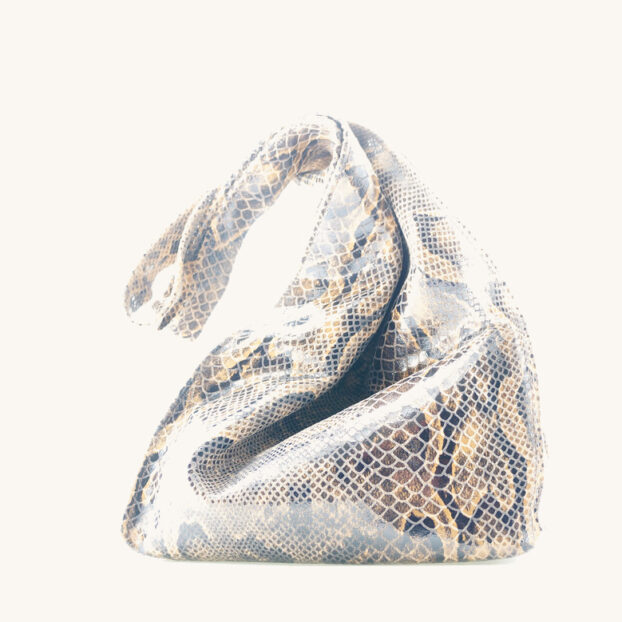 beutel aus rindleder mit schlangenhaut optik